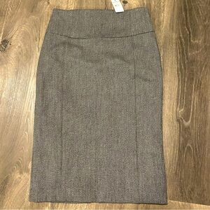 NWT! Express brand knee length Pencil Skirt- Gray, size 2